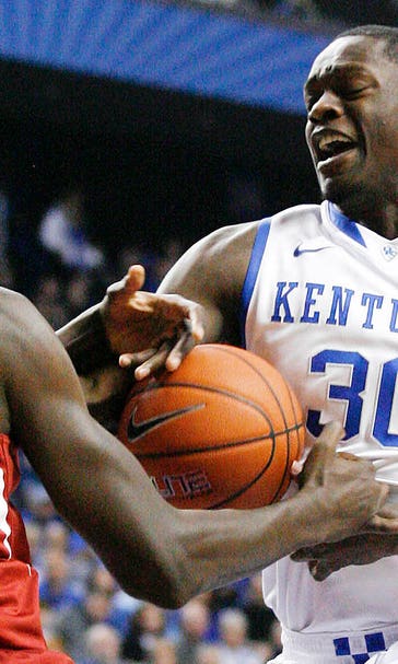 Clarke lifts Arkansas to overtime upset at No. 17 Kentucky